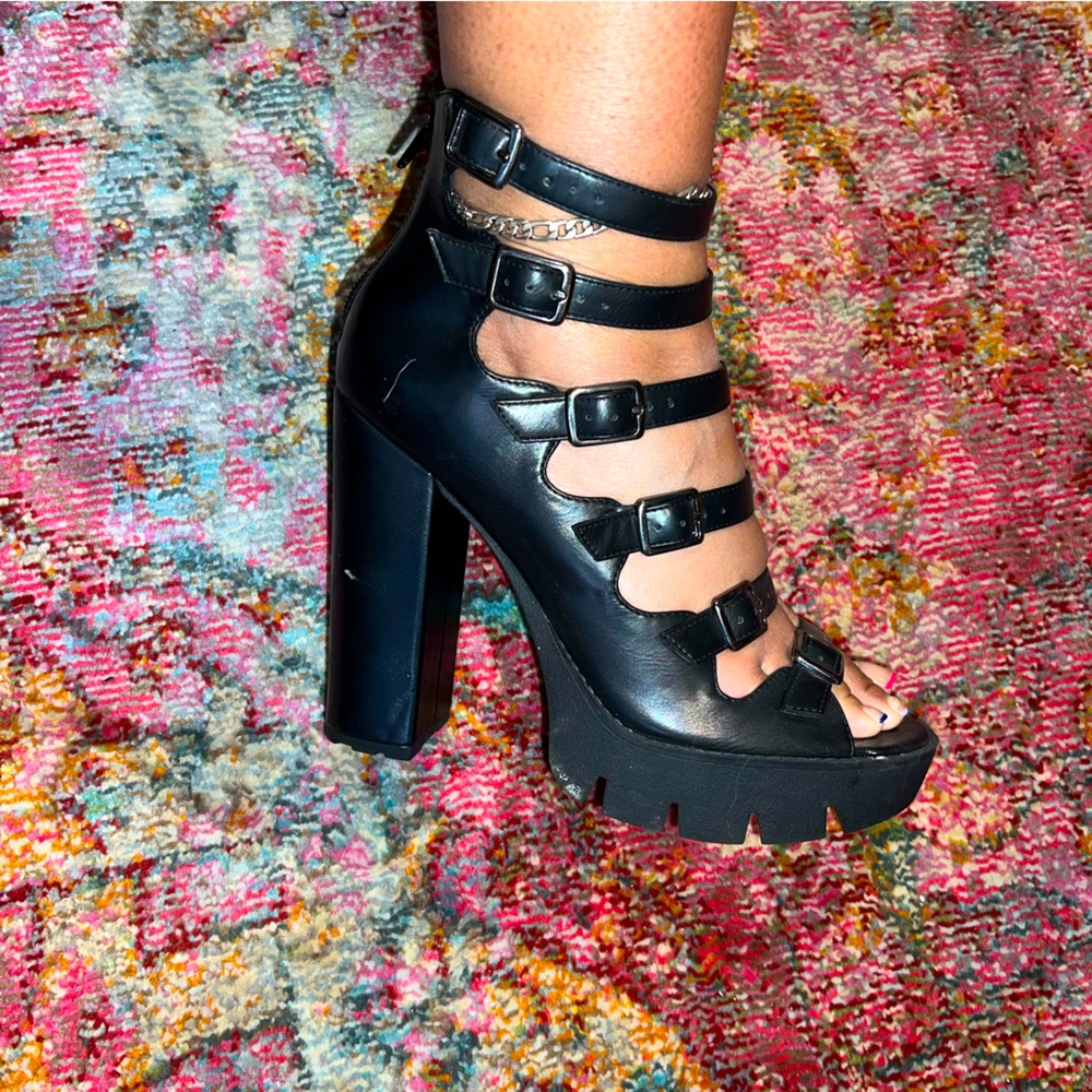 Buckled Chunky Heeled Sandal Worn Once
